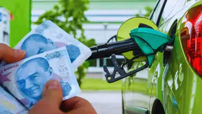 Araç sahiplerini ilgilendiriyor: Motorine yeni zam eli kulağında