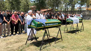 Konya'da anne ve kızına acı veda: Gözyaşları sel oldu