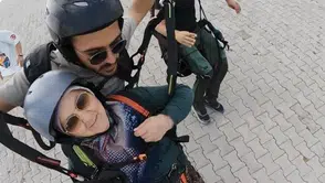 Türkan teyzenin paraşüt macerası güldürdü: "İnşallah tansiyonumu yükseltmez"