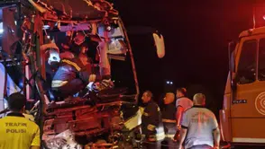 Konya'dan sefere çıkan yolcu otobüsü tırla çarpıştı: 2 ölü, 22 yaralı