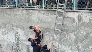 Arkadaşı için ölümüne o kanala atladı