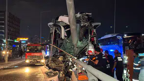 Yolcu otobüsü alt geçit duvarına çarptı: 11 yaralı