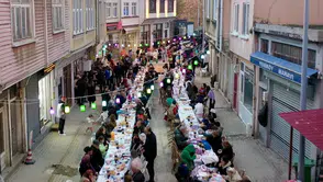 Yalnız yemek mi, yoksa paylaşmak mı: Ruh sağlımızı etkileyen sofra
