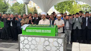 Başına kaya parçası düşen bebek hayatını kaybetti