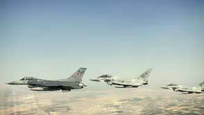 İngiliz Hava Kuvvetleri Komutanı Konya'ya gelerek uçak uçurdu