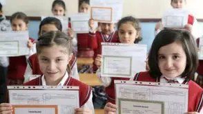 Ailedeki gelir artışı çocukların başarısını etkiliyor: Maddi rahatlık güçlü öğrenme