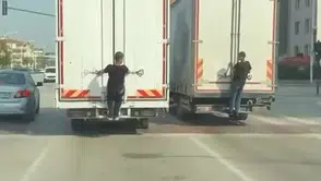 Çocuklar durdurulamıyor: Tehlikeli oyunları kamerada