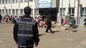 Okullarda polis nezaretinde ders: Öğrenciler derste, emniyet nöbette