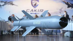 Türkiye'nin ÇAKIR füzesinde imzalar atıldı: KARA ATMACA ile ateşlenecek