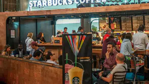 Starbucks artık işgaliye parası alacak: Bedava oturma dönemi bitiyor