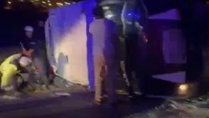Tarım işçilerini taşıyan minibüs otomobille çarpıştı: 1 ölü, 7 yaralı