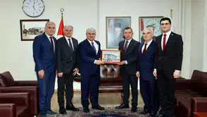 Konya Lisesi Mezunları Derneği ilk ziyaretini Vali Akın'a yaptı