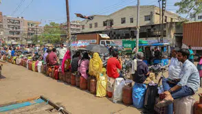 Kaos: Restoranlar kapandı, yüzlerce fabrika durdu, intihar eden bile var