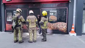 Kiraladığı araçla sokak sokak gezip pizzacının şubelerini kundakladı