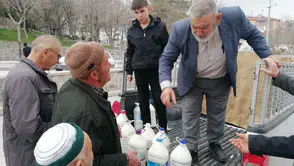 Konyalı üretici tonlarca sütü bedava dağıttı: Kardeşliğe katkı