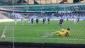 Konyaspor 1-1 eriyor: Konya'da hakeme büyük tepki VAR