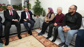 Konya'da hüzünlü buluşma: Bakanlardan öldürülen öğretmenin ailesine taziye