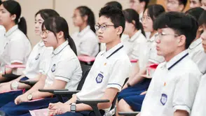 O üniversiteden öğrencilerine sıra dışı çağrı: “Aşık olun"