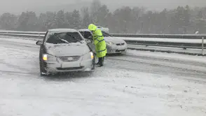 Konya'da kar yağışı etkisini artırdı: Sürücülere kritik uyarı