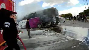 Felakete ramak kala nefes kesen operasyon: Yanan otobüs böyle söndürüldü