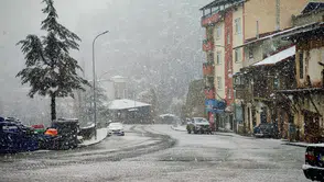 Konyalılar baharı bekliyordu kar geldi: Beyaz bereket yağıyor