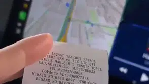 Plakayı okuyamadı, fişe "Putin" yazdı: Ruslara güldürdü kendisi şok oldu