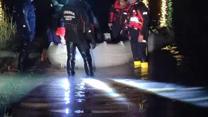 Selde mahsur kaldı: Çobanı AFAD ve JAK ekipleri kurtardı