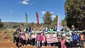 Konya'daki minik öğrenciler fidanları topraklarla buluşturdu