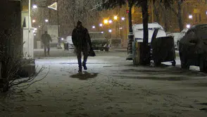 Nisan'da kara kış: Kar yağışı kenti beyaza bürüdü