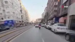"Kamera çekiyor mu" dedikten saniyeler sonra böyle kaza yaptı