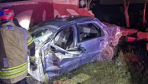 Dört kız kardeşi ayıran acı kaza! Otomobil hurdaya döndü