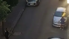 Samuray kılıcıyla sokağa çıkan genç kız dehşet saçtı