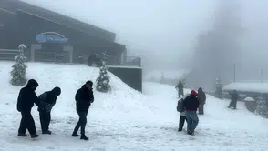 O şehirde bahar ayında kar kalınlığı 12 santimetreye ulaştı