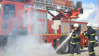 Canlarını hiçe sayıyorlar: İtfaiyecilerin alev ve dumanlarla savaşı