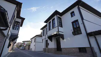 Konyalı vatandaşlar bu sokakta telefonlara sarılıyor: Nostalji yaşanıyor