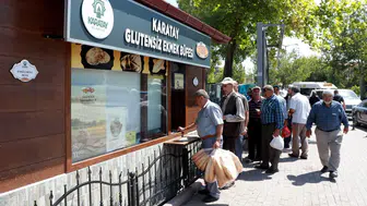 Konyalılar ucuz ve sağlıklı ekmek için zamanla yarıştı. Talep patlaması yaşanıyor