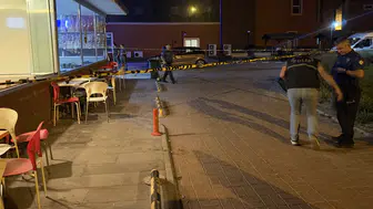 Hastane kantininde boşanma aşamasındaki eşine silahla ateş etti