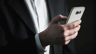 Akıllı telefon kullanımına "günde iki saat" sınırlama önerisi
