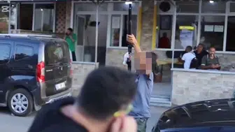 Sokak röportajında dehşet: Pompalı tüfekle havaya ateş açtı