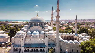 O tarihi caminin mozaikleri çalındı