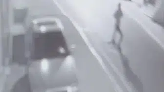 El yapımı patlayıcıyı sokak ortasında patlattı