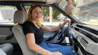 Otomobiline öyle bir yazı yazdırdı ki herkes ondan uzak duruyor
