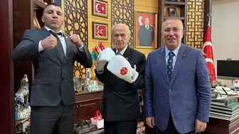 Bahçeli'nin eldivenleri sosyal medyayı salladı
