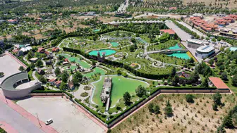 Konya'nın efsane parkına ziyaretçi akını: Dinozorlar geleni karşıladı
