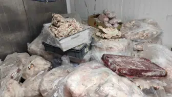 Bu etleri vatandaşa yedireceklerdi: Köftecide tonlarca yakalandı