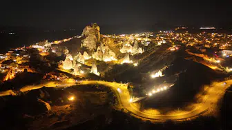 Kapadokya şimdi de ışıltısıyla büyülüyor: Cevizlibağ'da gece turizmi
