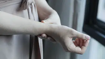 Uzun süre bilgisayar mı kullanıyorsunuz: Bu belirtiyi hafife almayan