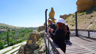 Konya'daki 60 yaş üstü vatandaşlara yaz hediyesi: Meram'ı keşfediyorlar