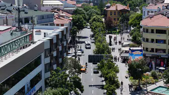 Konya'da belediye gece çalıştı, tarihi caddede ulaşım konforu arttı