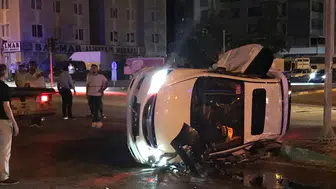 Konya'da otomobiller kavşakta çarpıştı: 2 yaralı